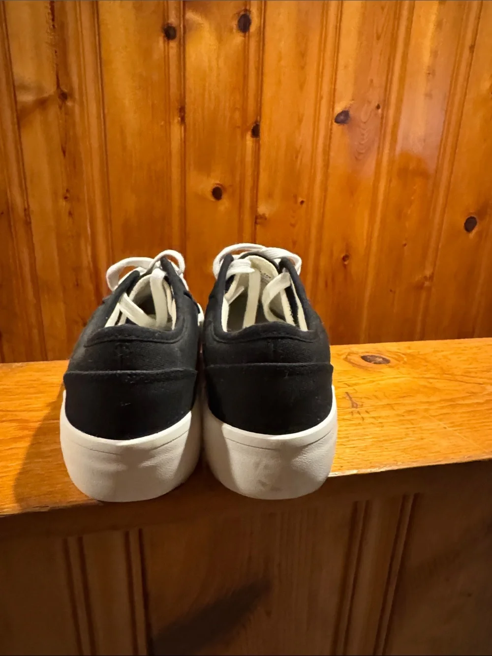 Women’s Black Canvas Low-Top Cushionaire Sneakers